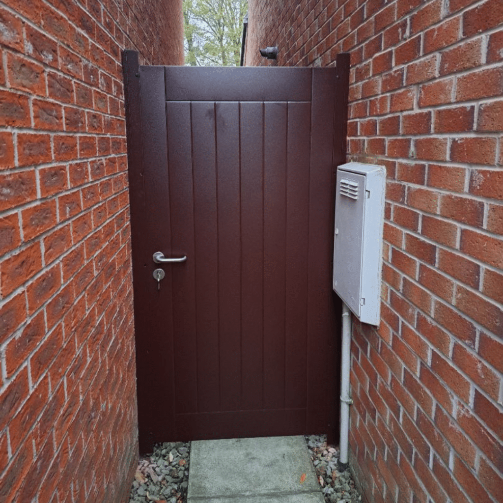 Cardale Gate Cherry Brown
