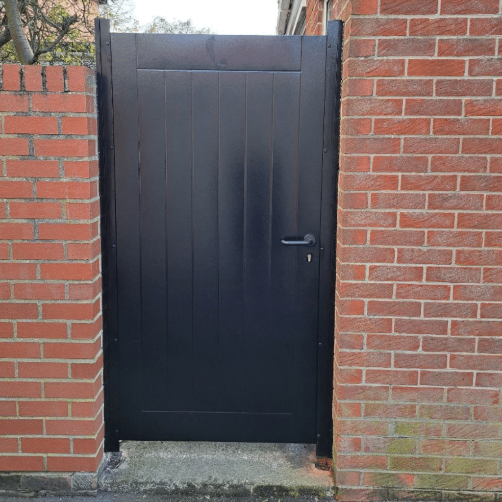 Cardale Gate Black
